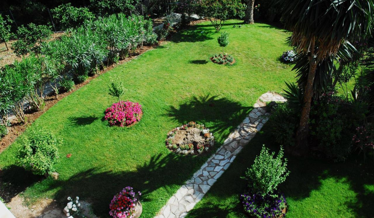 Corfu Club Apartments 고우비아 외부 사진