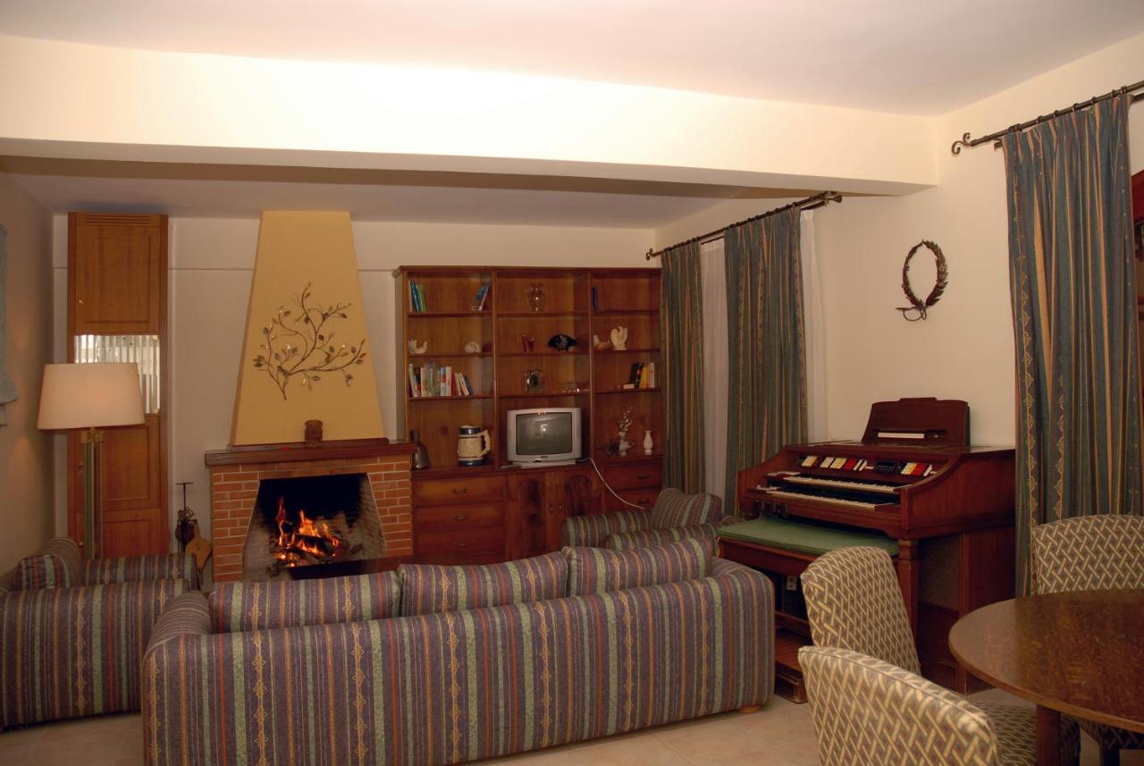 Corfu Club Apartments 고우비아 외부 사진